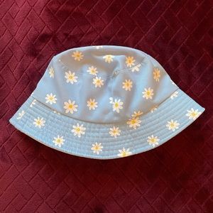 Selling daisy floral reversible bucket hat